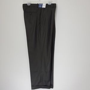 NWT Stafford Dark Olive Classic Fit Pants, Size 42x30